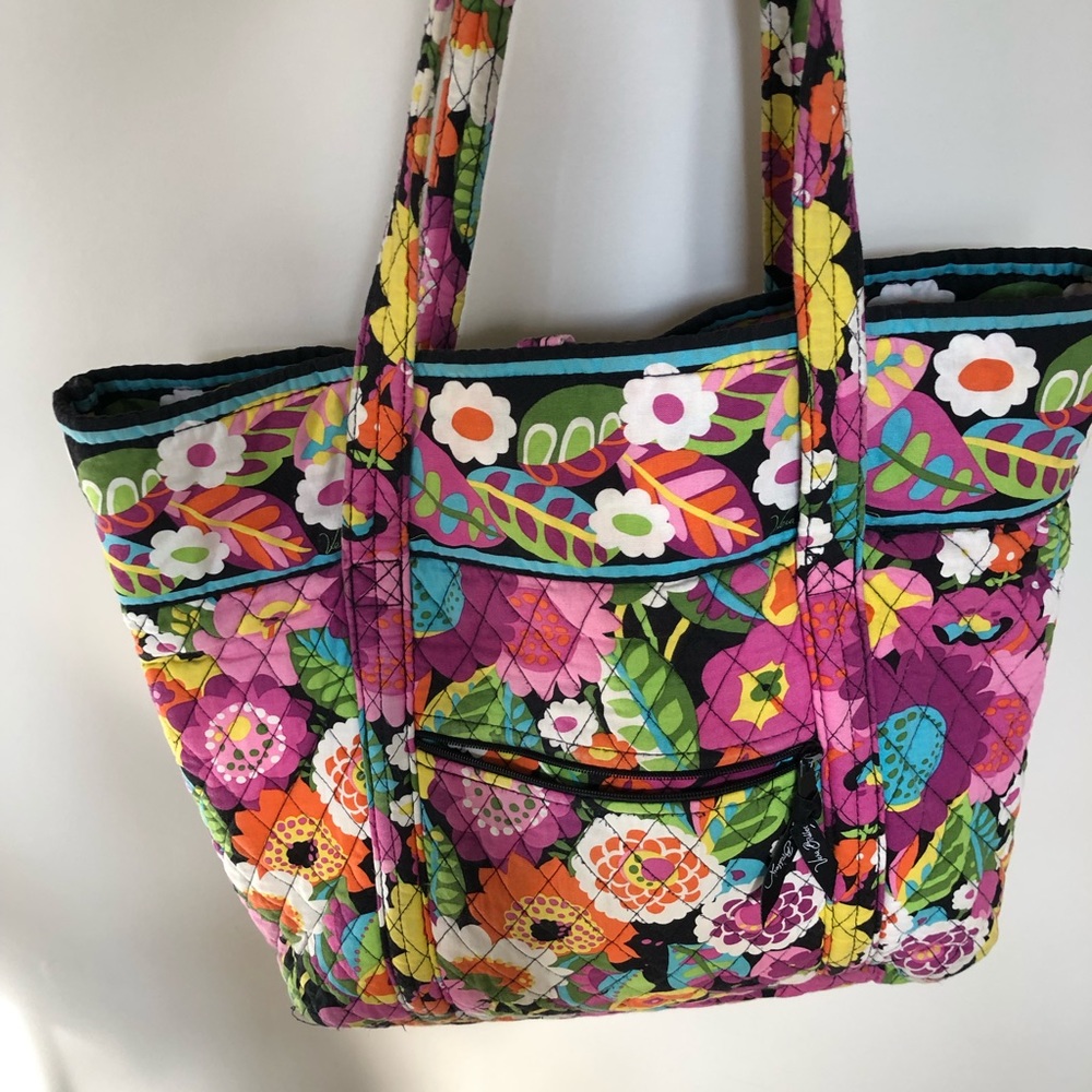ADORABLE VERA BRADLEY TOTE